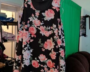 Zenana Outfitters Black and Pink Floral Tunic